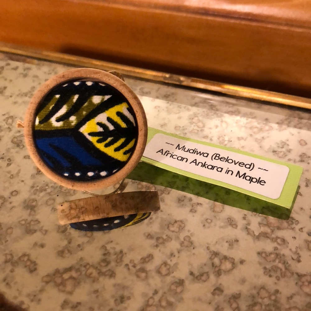 NWT African wood ring (one size)